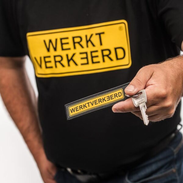 WERKTVERKEERD sleutelhanger | Scene